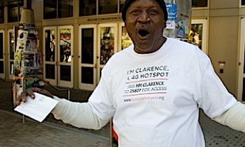 Zwervers met wifi-hotspot in de stad