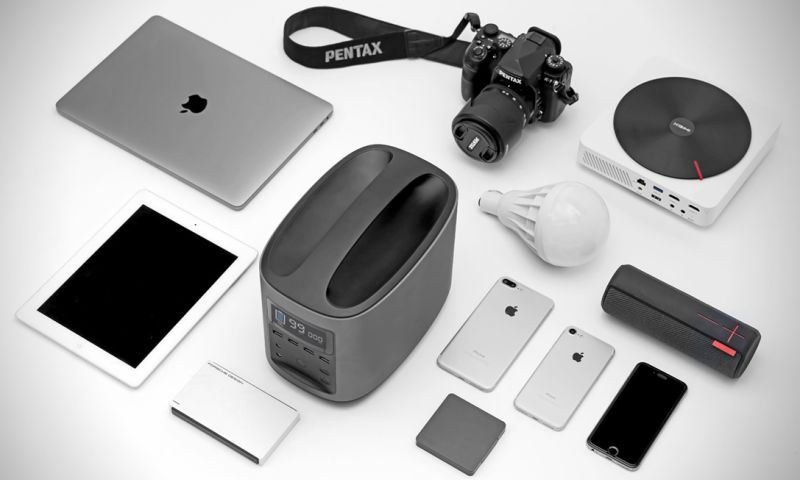 Dagenlang off-grid: dit batterypack laadt 11 apparaten tegelijk op