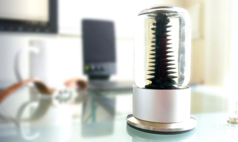 Sculptuur van magnetische vloeistof hit op Kickstarter