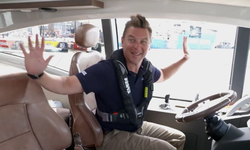 Jacht Volvo autonoom aanmeren varen