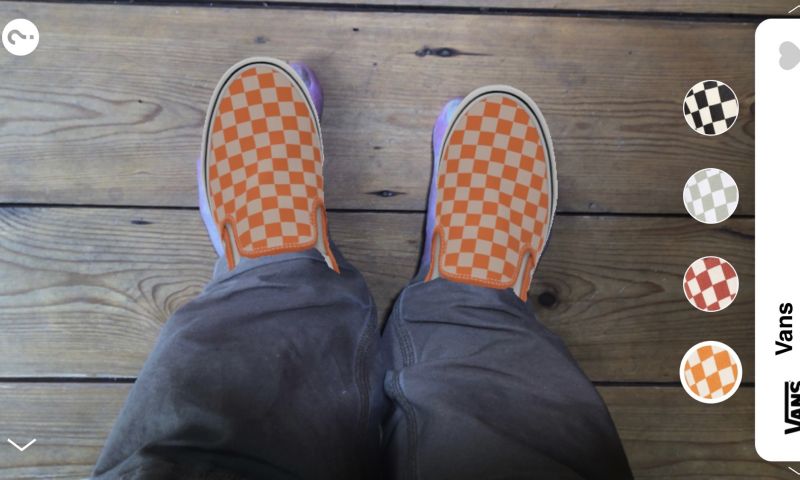 Met deze app trek je virtueel sneakers aan