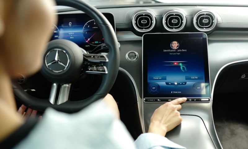 Mercedes-Benz auto betalen pay vingerafdruk mbux