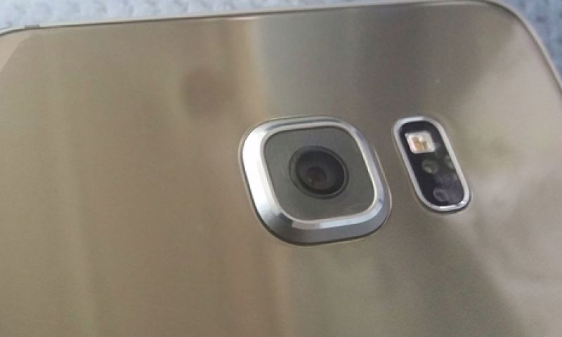 Samsung-toestellen gelekt: grotere S6 Edge, nieuwe S5