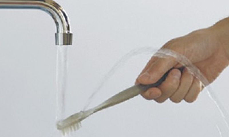 Borstel en fontein in een