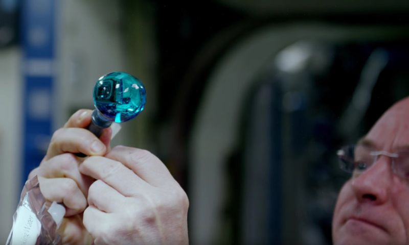 Pingpongen in space en vier andere nieuwe video's door astronauten