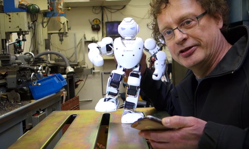 Eerste indruk (video): dansende en zingende humanoid Alpha 1S