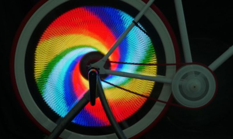 Dit fietswiel toont een plaatje of een GIF'je naar keuze