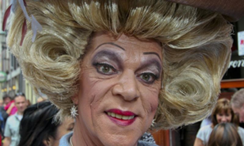 Reclame bushokje alleen voor vrouwen