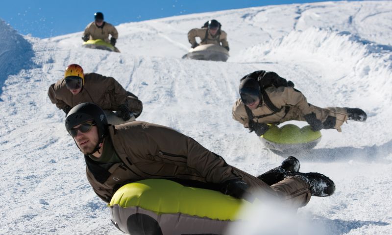 Wintersporttip: op een airboard over de piste