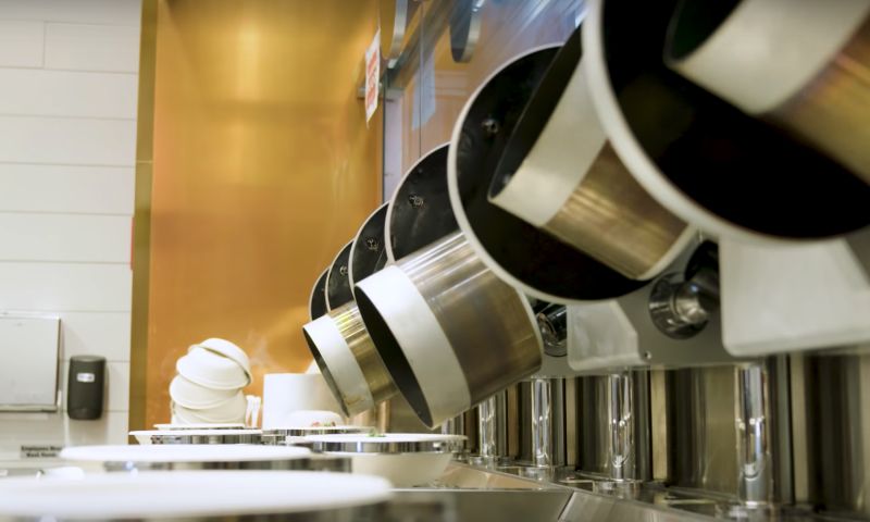 Robots wokken in restaurant