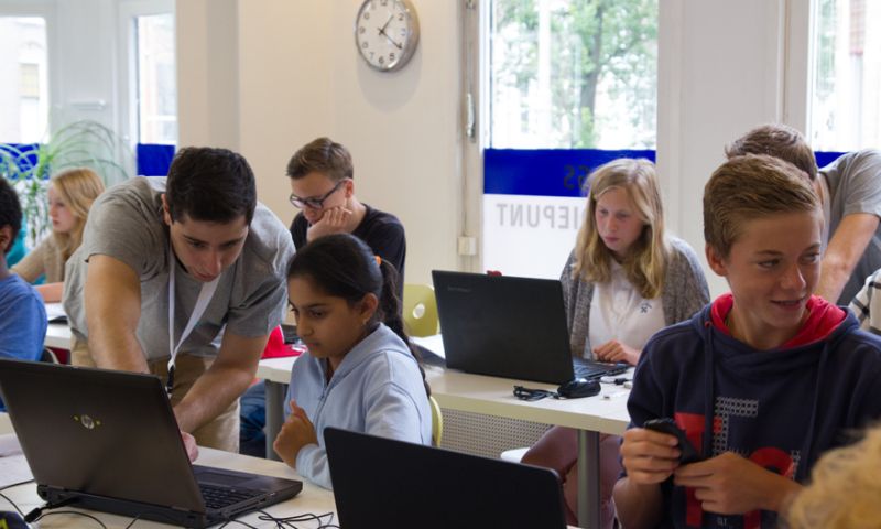 Op deze Nederlandse zomerkampen maken kids hun eigen game