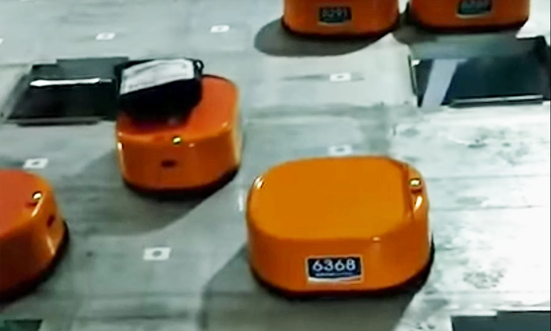 ‘Robots sorteren pakjes beter dan mensen’