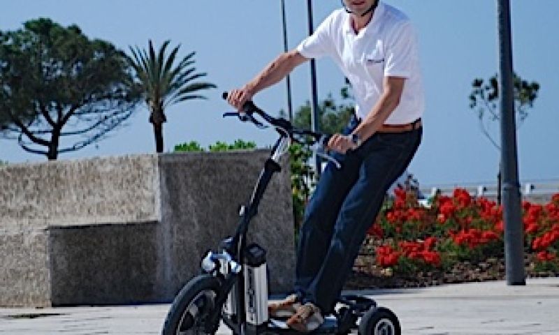 Elektrische auto zo smal als een motorfiets