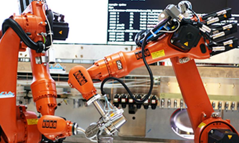 Shaken or stirred? Robot achter de bar kan beide