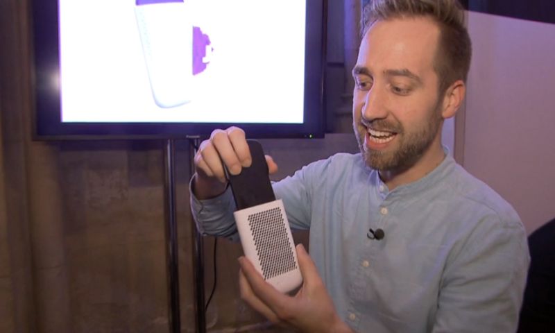 Deze telefoonoplader werkt op zout en water