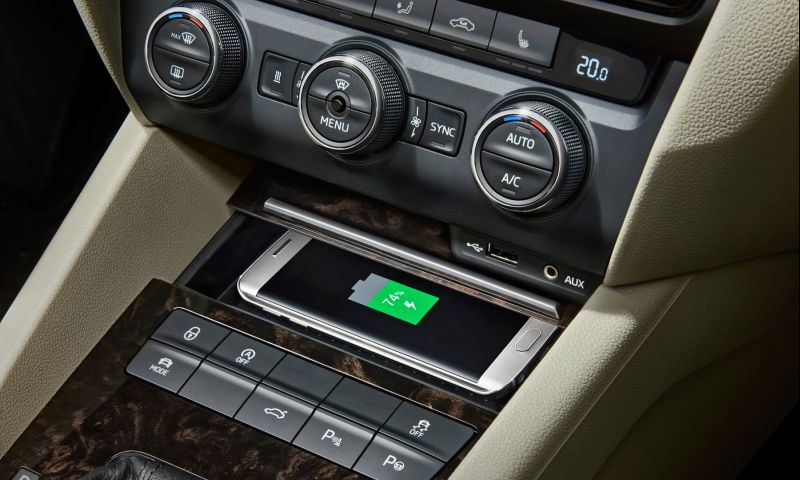 Draadloos opladen in de auto gaat 'mainstream'