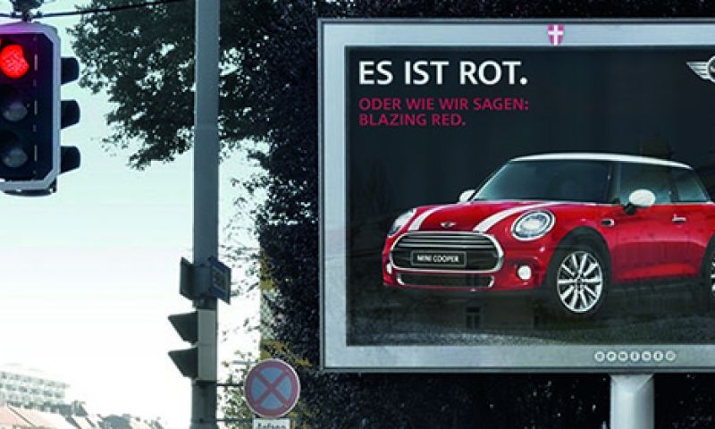 Mini maakt reclame met verkeerslicht
