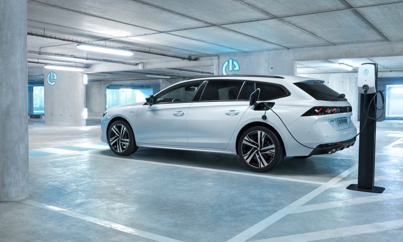 Peugeot gaat aan de plug-in hybrides