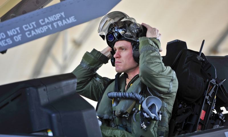 Populairste beroepen op Tinder: piloot en fysiotherapeute