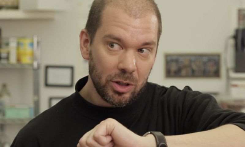 Video: die collega met zijn Apple Watch...