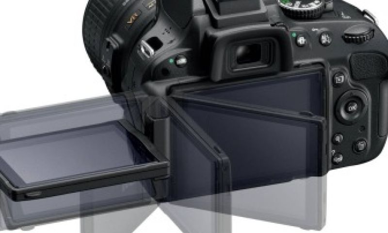 Nikon D5100 versus Canon 600D