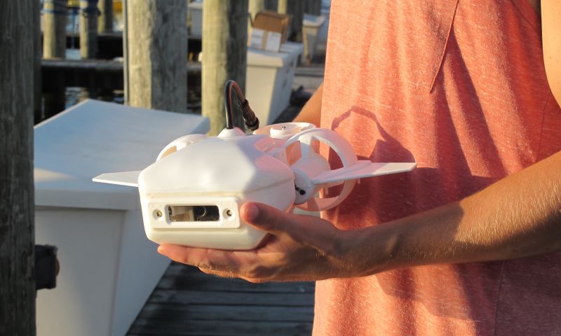 Betaalbare duikdrone streamt beelden onder water