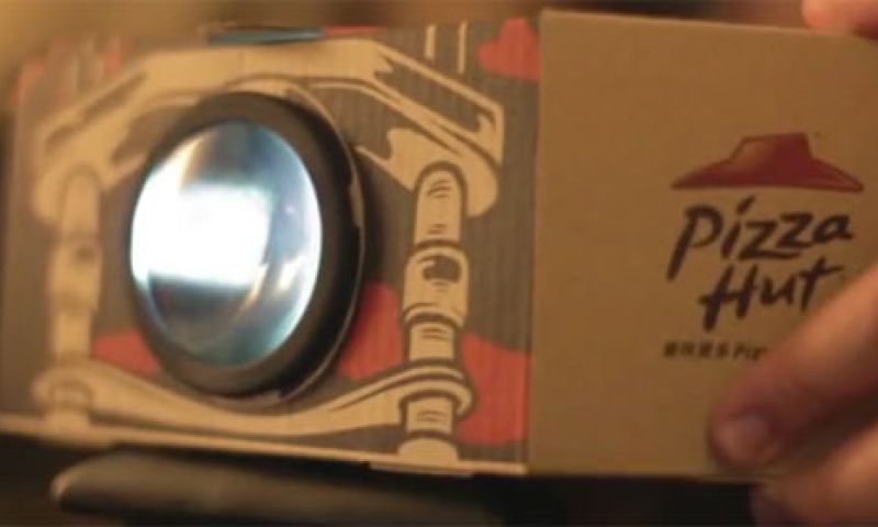 Maak van je Pizza Hut-doos een 'beamer'