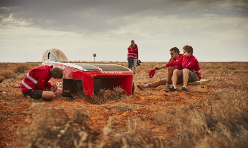 Twentse wagen letterlijk weggeblazen in WK Zonneracen
