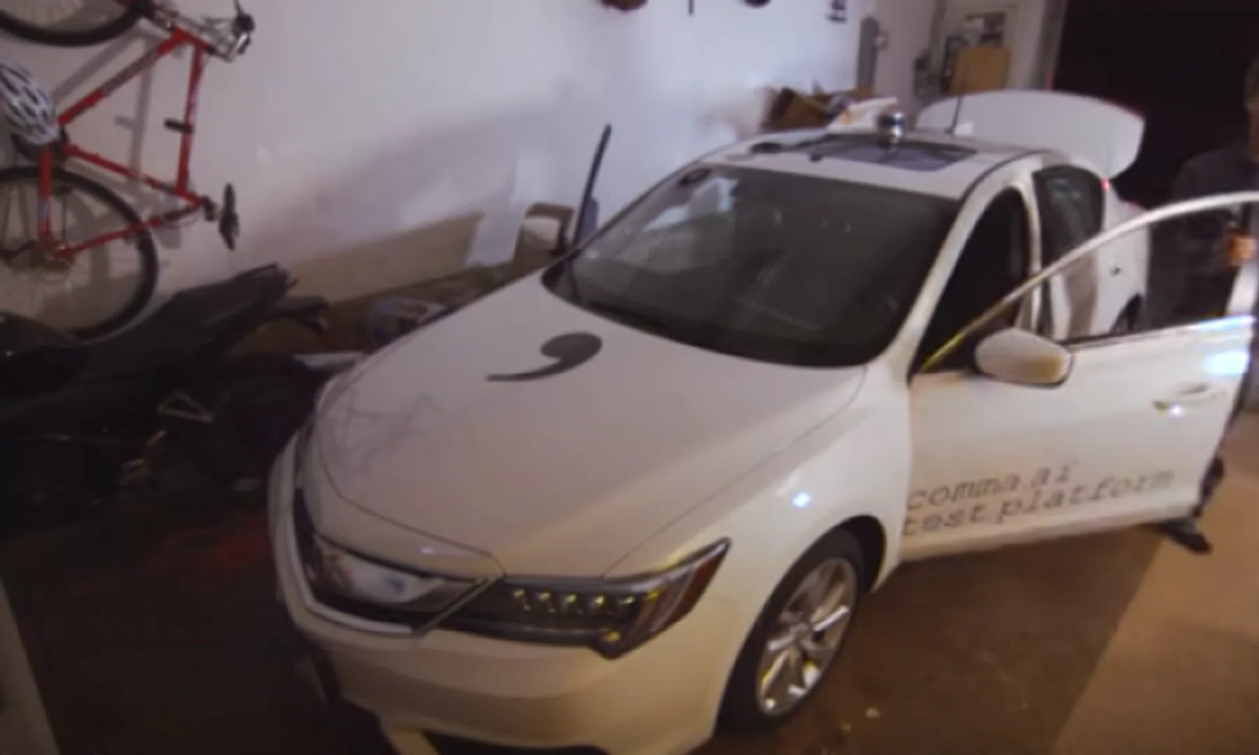 Eerste iPhone-hacker bouwt zelfrijdende auto