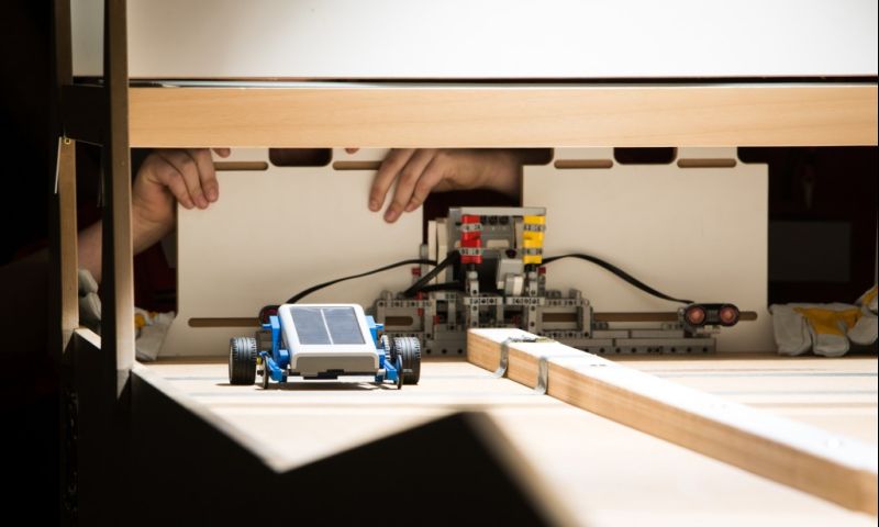 Overijsselse scholieren bouwen beste solarwagen van LEGO