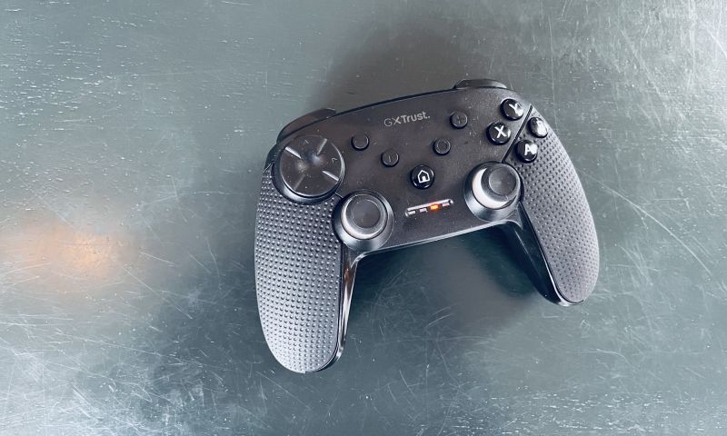 Muta game controller ipad iphone smartphone controllers