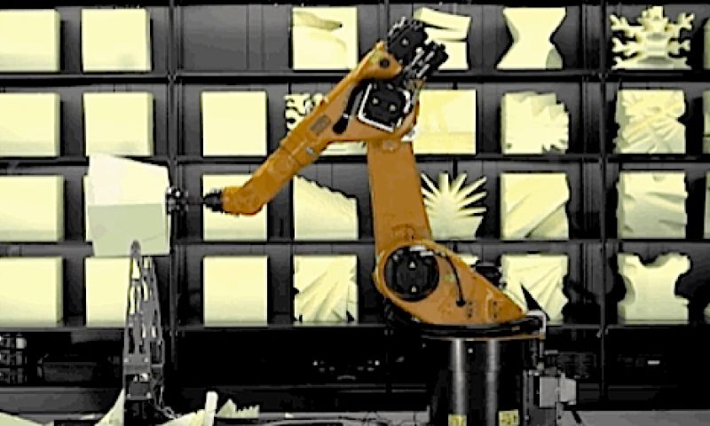 Met een robot op afstand meubilair maken