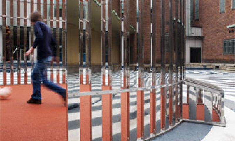Een balletje trappen in het museum