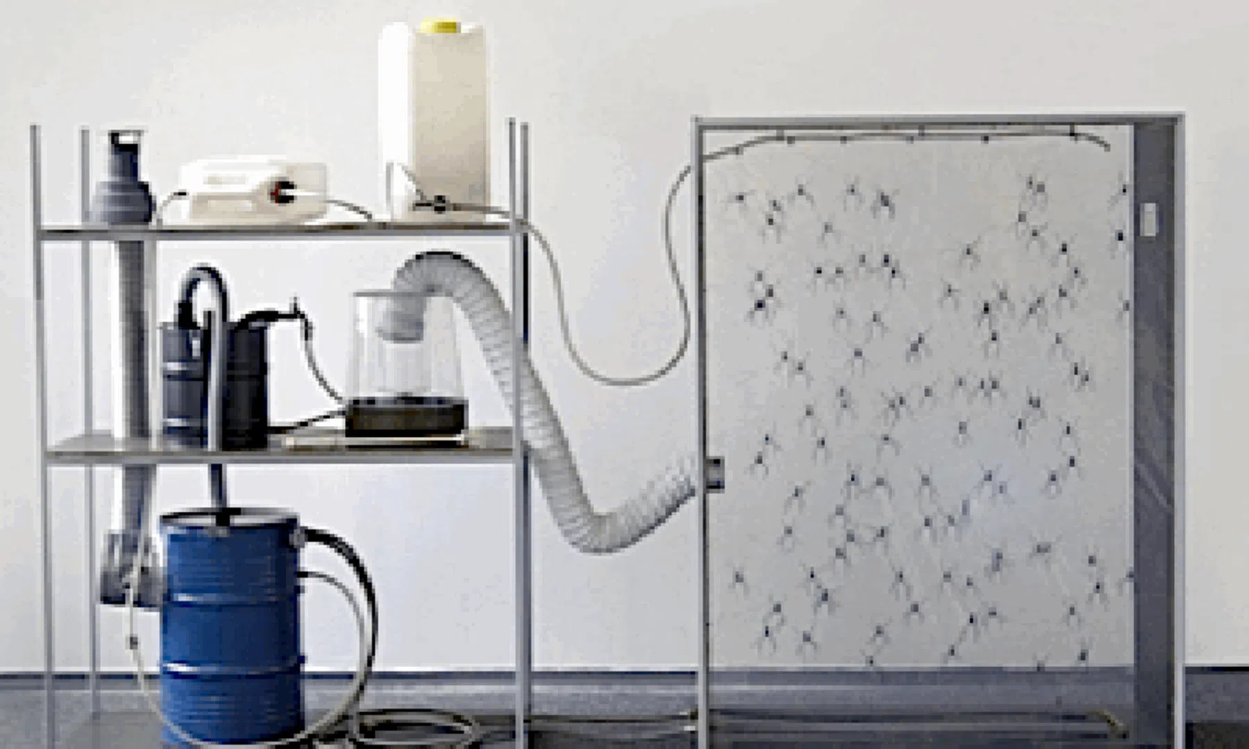 Machine met spinnen die zijde produceren