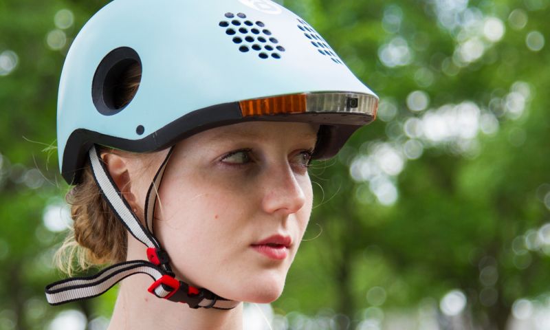 Slimme fietshelm ziet auto's in je dode hoek