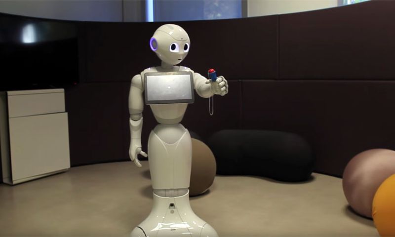Video: Robot leert balletje vangen in beker