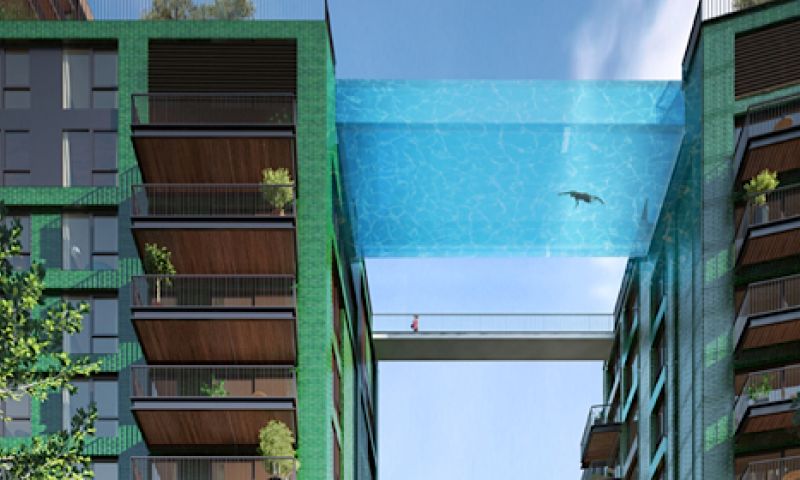 Spectaculair zwembad met glazen bodem