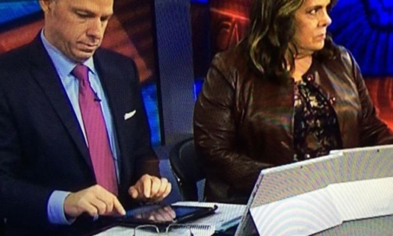 Ai: CNN krijgt Surfaces van Microsoft, gebruikt ze als iPad-stands