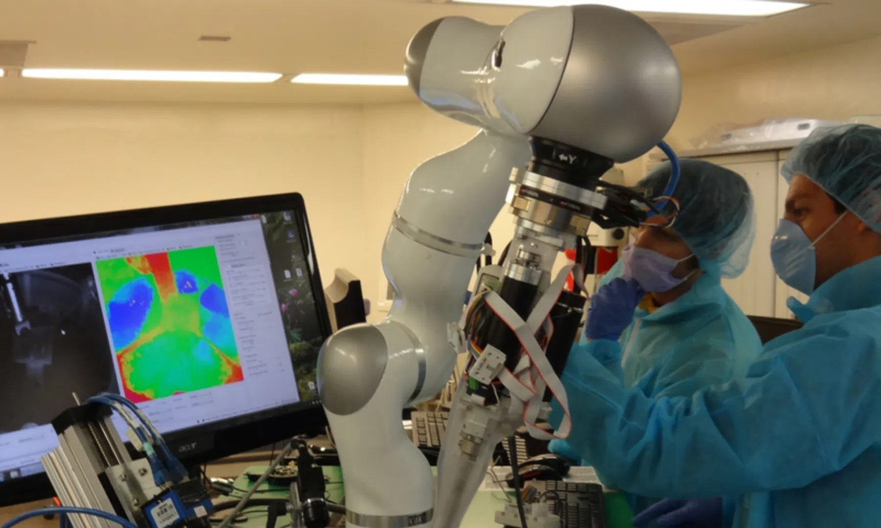 Semi-autonome robot snijdt preciezer dan chirurg