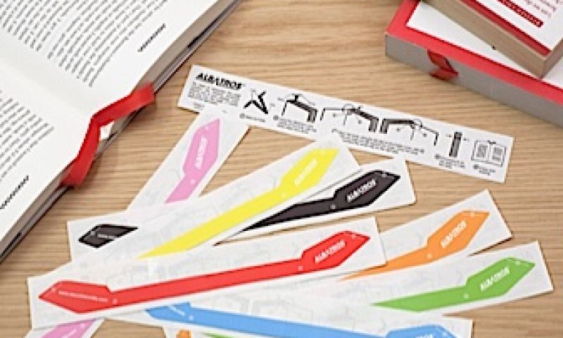 Boekenlegger bladert mee