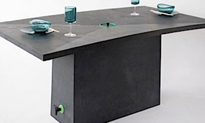 Tuintafel verzamelt regen