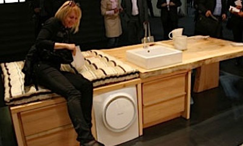 Hang de was aan de muur