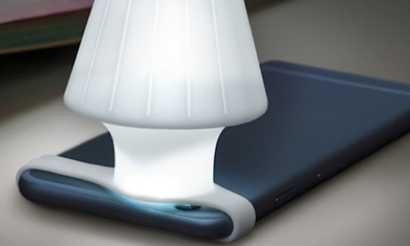 Maak van je smartphone een schemerlampje met de Travelamp