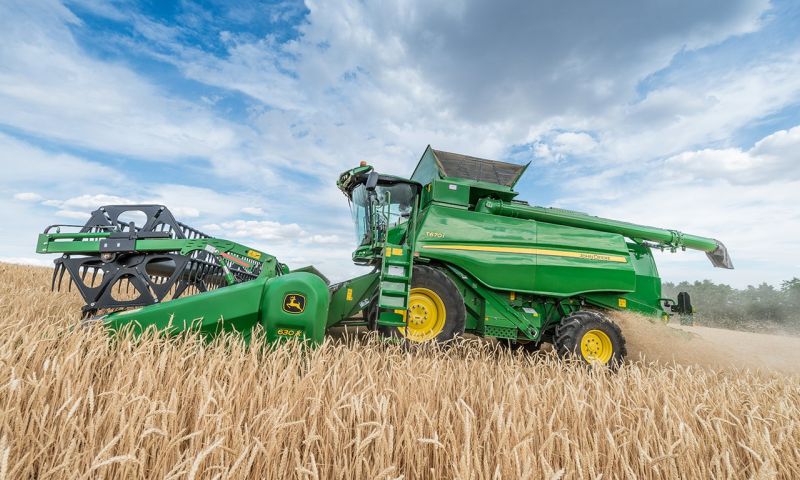 © John Deere
