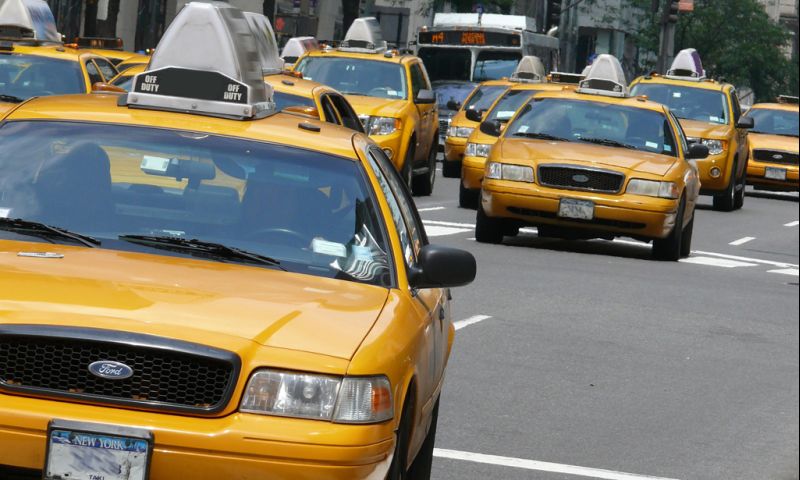 New Yorkse taxi's veel minder waard door komst Uber en Lyft