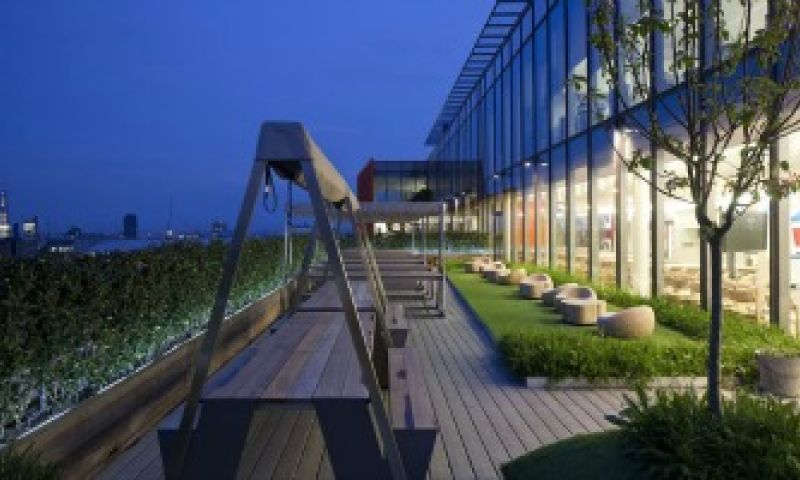 Google's nieuwe Britse kantoor lijkt op hippe woonboulevard