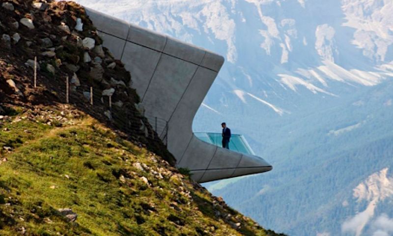 Toparchitectuur op het hoogste punt van een alp