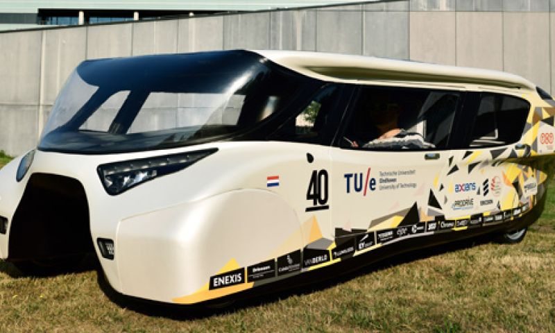 Nieuwe zonneauto TU/e levert meer op dan hij gebruikt