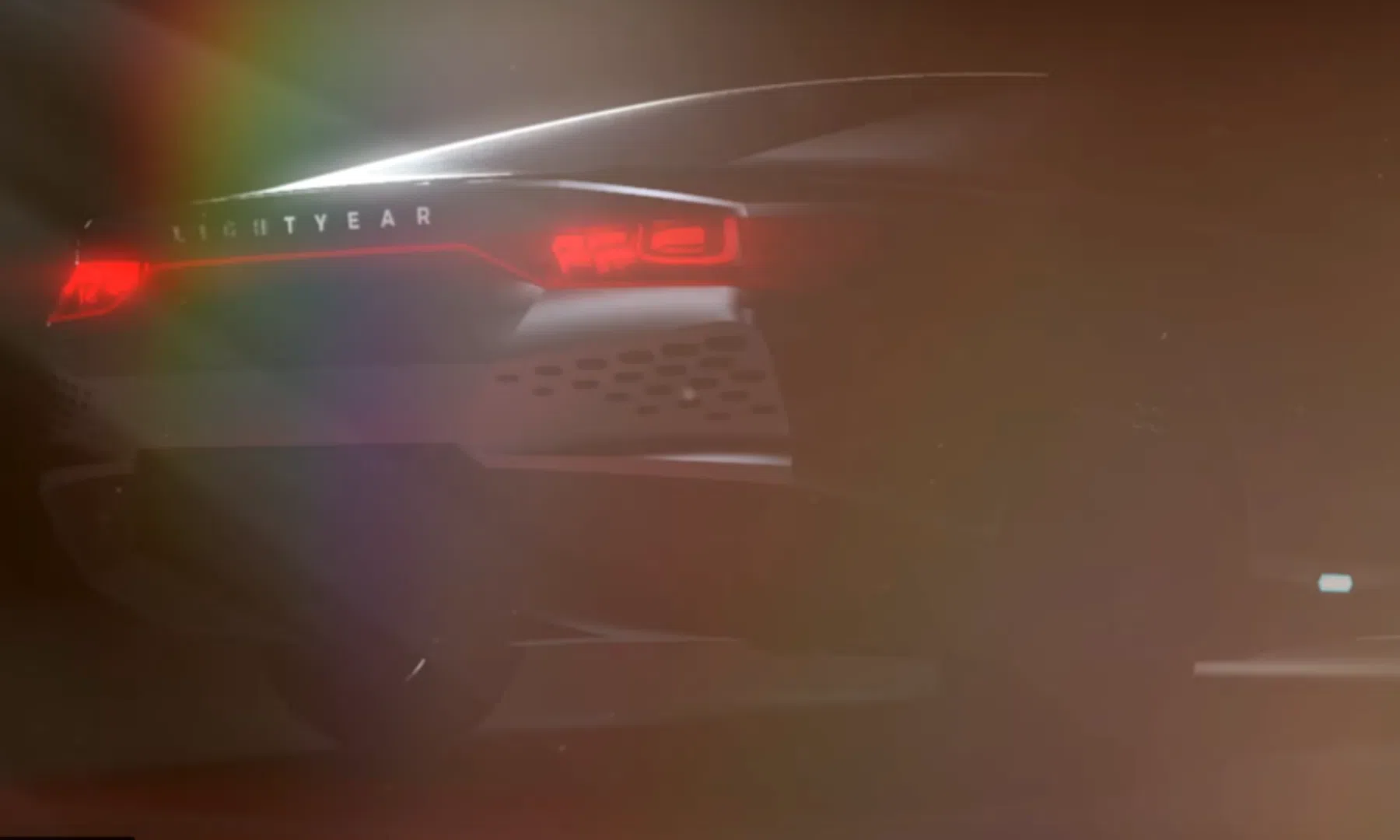 Eerste gezinsauto op zonne-energie nu te koop