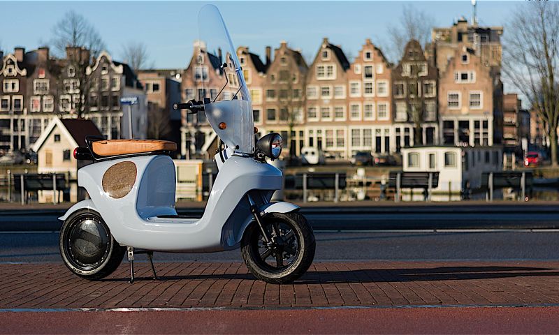 Eerste in Nederland geproduceerde e-scooter nu te koop